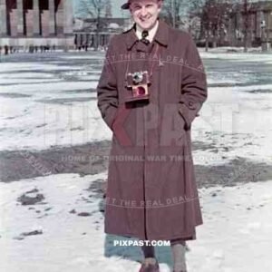 Berliner with Leica camera. Lustgarten and Altes Museum Berlin 1940. Tag Der Wehrmacht.