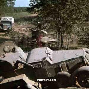 Captured Russian BA-10 soviet armoured car and T26 Panzer Tank, Lutsk, Juli 1941, 94. Infantry Division, trucks,