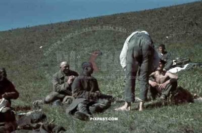 Captured Russian Prisoners of war sitting beside German soldiers, Krim, Crimea, 1942