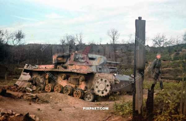 Destroyed Panzer Pz.Kpfw.III Ausf F. 3.Coy/I Abt/ Pz.Rgt 35. Stary Bychow on the Dniepr on 4/7/1941