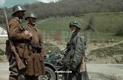 Don, Rostow, July 1942, Kradmelder with Romanian infantry, 22nd Panzer Division, 204th Panzer Regiment