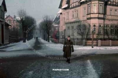 Einbeck, Niedersachsen 1941, Am Bürgermeisterwall,  Corner Dr. Friedrich Uhde Straße, sign post to Train station