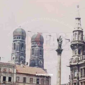 Frauenkirche. Statue Mariensaule. Munich Germany 1947. New Town Hall. Neue Rathaus. Marienplatz.