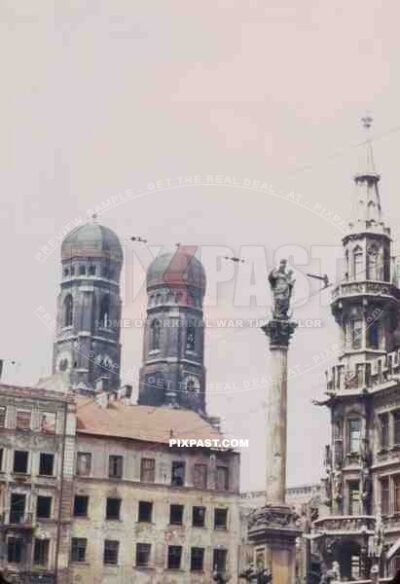 Frauenkirche. Statue Mariensaule. Munich Germany 1947. New Town Hall. Neue Rathaus. Marienplatz.