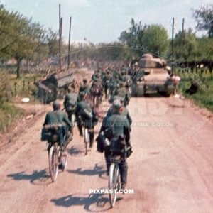 French Somua S-35 Medium Panzer Tank, german bike troops, France, 1940, 4th Panzer Division