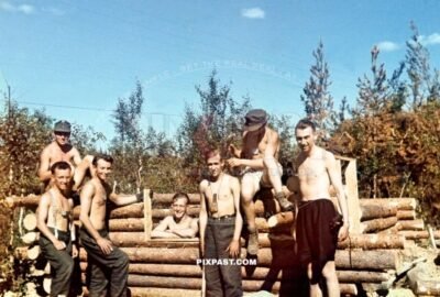 German Gebirgsjager soldiers of 7. Gebirgs Division building wooden bunkers in north Finland 1942