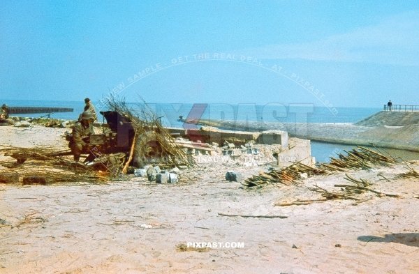German PAK artillery cannon positioned on the Normandy coast towards England. France 1940