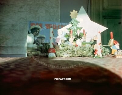German Propaganda war magazine DIE WOCHE. Beside Advent decorations before Christmas. France 1940.