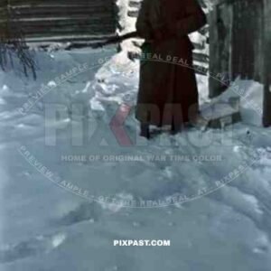 German guard sentry winter jacket mantel helmet stahlhelm m40 and kar98 rifle in Russian winter snow 1944