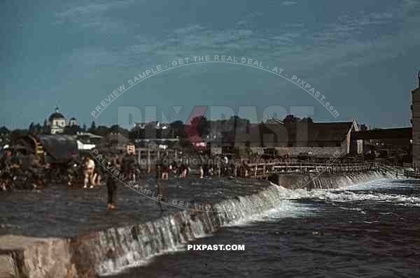 German infantry crossing River Ros, Bila Zerkwa Ukraine 1941, White Church. 9. Infantry Division.