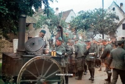 German soldiers eating Maggi soup from Gulaschkanonen. Westwall on french border. 1939. 14th infantry division