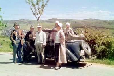 Germany family with black car from Rheinprovinz go on summer holiday 1938. Idar Oberstein. the Felsenkirche.