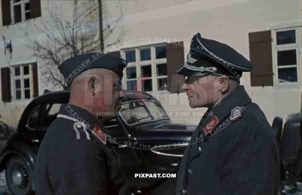 Hauptmann Rolf mit Rußdorfer, Januar 1940. From Flakgruppe Memmingen Flakgruppe. Winter