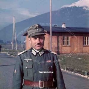 Hauptmann, mountain trooper barracks in Landeck, Austria 1941, Pontlatz Kaserne