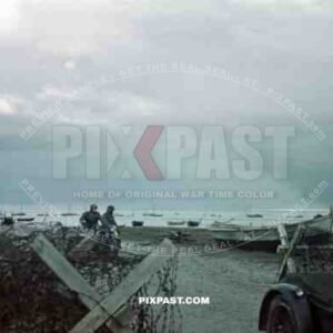 La Rochelle, France, Frankreich, 1941, Motorbike Messengers Kradmelder, 22nd Panzer Division. fishing boats, beach.