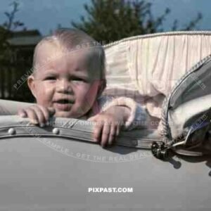 Leipzig baby wagon kind child family Germany 1940 color agfacolor