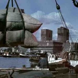 Loading a ship in the Oslo harbour, Norway 1940