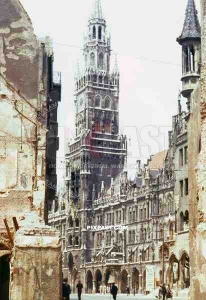 Munich Germany 1947. New Town Hall. Neue Rathaus. Marienplatz.