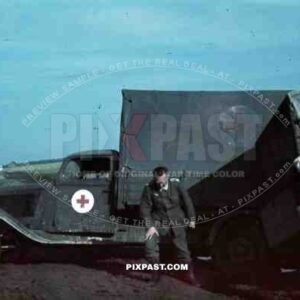 Red cross medical truck lorry crashed repair trailer poland mud road 1940 leipzig doctor