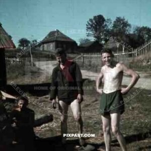 Repairing staff car flat tyre, Russian village, 10th Motorised infantry division repair werkstatt Bryansk 1941