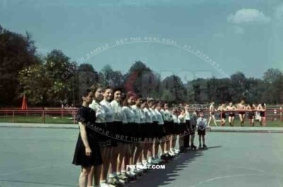 Roller Skate team; Frankfurt am Main / Hessen 1942. Brentanobad in Rödelheim