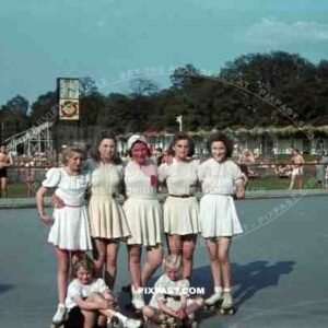 Roller Skate team; Frankfurt am Main / Hessen 1942. Brentanobad in Rödelheim