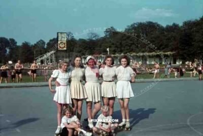Roller Skate team; Frankfurt am Main / Hessen 1942. Brentanobad in Rödelheim