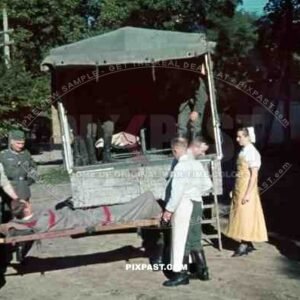 Russia german wehrmacht field hospital nurse doctor guard helmet truck lorry sick wounded 1941