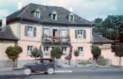 Salinengebaude Rathaus in Bad Durrheim 1936, old timer vintage car