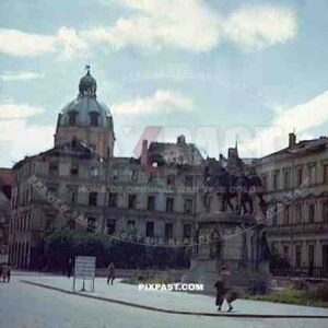 Theatiner Kirche Munchen. Munich. Reiterdenkmal fur Ludwig 1. Odeonsplatz. Bavaria Germany 1945.