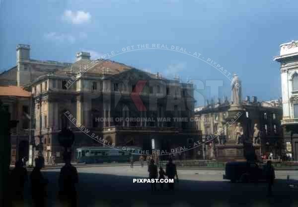 Theatre Teatro alla Scala, Statue of Leonardo Da Vinci in Milan, Piazza della Scala a Milano, 1945,
