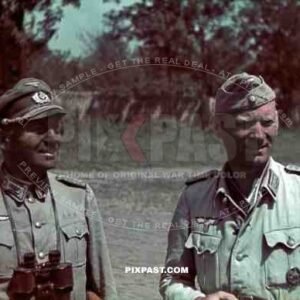 Ukraine 1941, 9th Panzer Division, 1941, Wehrmacht cavalry officers, Medical, Doctors, Binoculars, dust, dirt, summer,