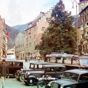 Unterer Stadtplatz Kuftseiner Mark Kufstein Tirol Austria 1938. Mercedes bus. old classic cars.