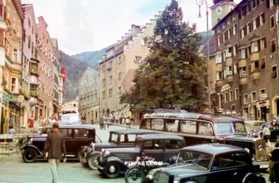 Unterer Stadtplatz Kuftseiner Mark Kufstein Tirol Austria 1938. Mercedes bus. old classic cars.