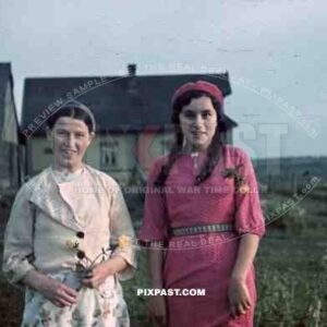 WW2 color Russian female women peasants traditional costume happy 1941 207 Infantry Division