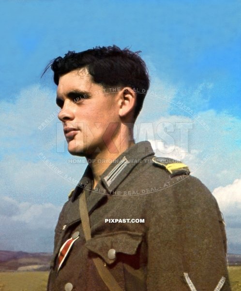 Wehrmacht Gefreiter with iron cross ribbon and group yellow bars Shoulder Boards. Sevastopol KRIM 1942