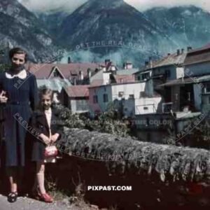 Woman with little daughter in Landeck, Austria 1941