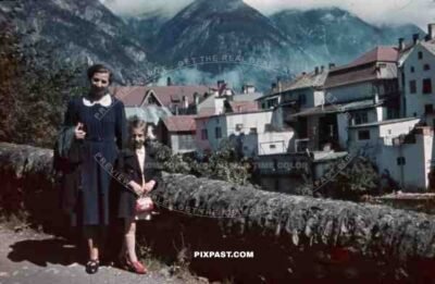 Woman with little daughter in Landeck, Austria 1941