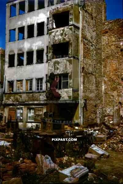 destroyed buildings at the Hühnermarkt in Frankfurt, Germany 1945
