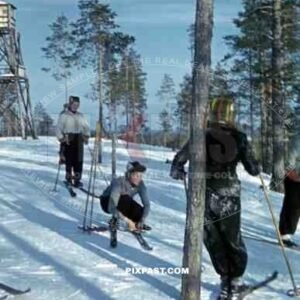 finnish women skiing, Finland 1944
