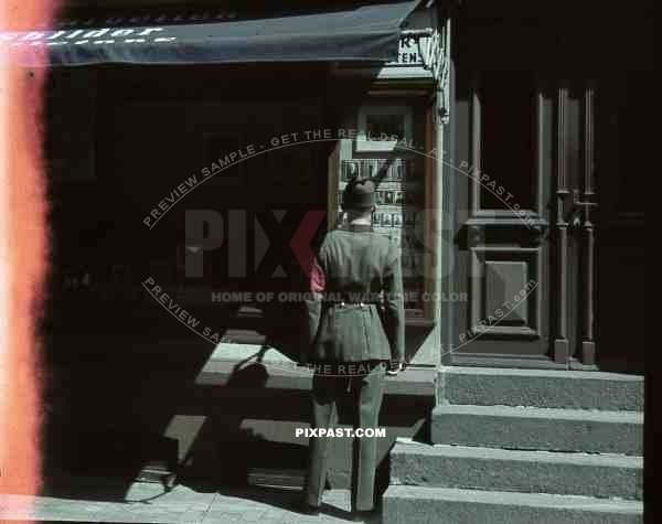 german RAD soldier infront of photo shop portraits 1940