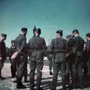 german soldiers officers tourist visit Paris France 1940 flak luftwaffe airforce unit.