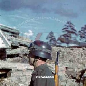 guardsman with rifle, Latvia 1943