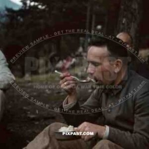 lunch break in Trams/Landeck, Austria 1941, Pontlatz Kaserne