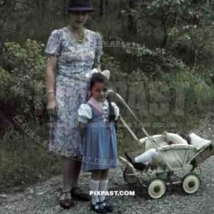 mother going for a walk with her children, Germany 1938