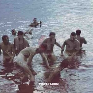 naked wehrmacht soldiers washing in river, Russia 1942