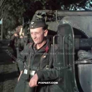 schwere Flak-Abteilung 390, 88mm flak, Luftgau XVII,Bremen-Vegesack, 1943, 8. Flak-Division, Luftwaffe with halftrack.
