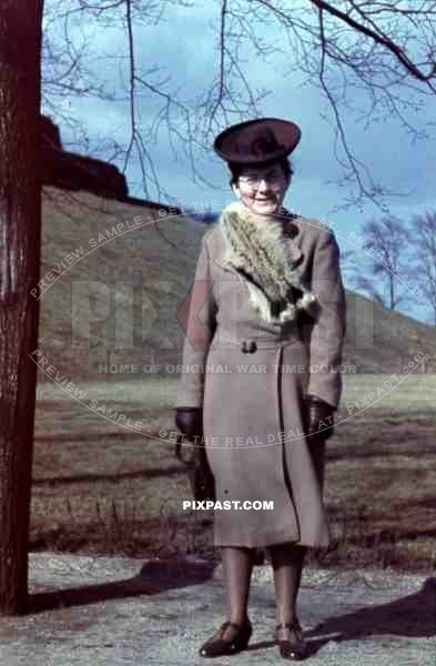 woman with fur coat and big hat at the Völkerschlachtdenkmal Leipzig, Germany, 1940