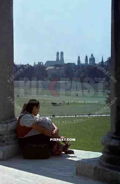 young girls at the Englischer Garten (English Garden) in Munich, Germany 1940