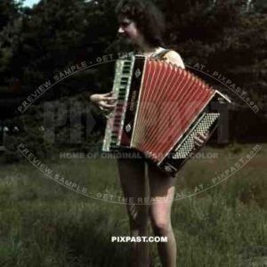 young woman in Berlin Park 1940 plays cantulia accordion, music